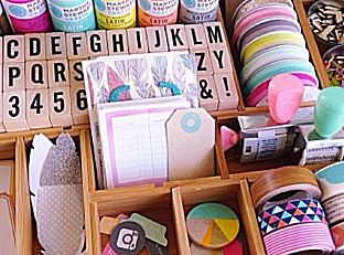 Alle beenodigdheden voor het maken van wenskaarten