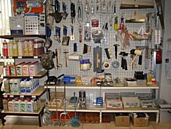 Een wand vol gereedschappen